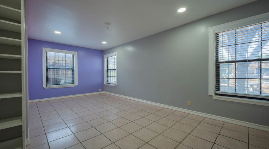 1010 San Pedro St, Laredo, Texas 78041, 4 Bedrooms Bedrooms, 6 Rooms Rooms,2 BathroomsBathrooms,Residential,For Sale,1010 San Pedro St,20264126