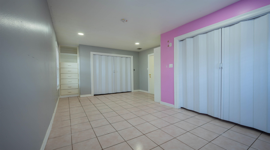 1010 San Pedro St, Laredo, Texas 78041, 4 Bedrooms Bedrooms, 6 Rooms Rooms,2 BathroomsBathrooms,Residential,For Sale,1010 San Pedro St,20264126