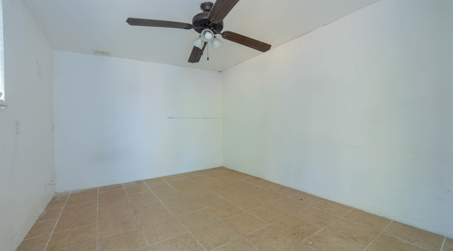 1010 San Pedro St, Laredo, Texas 78041, 4 Bedrooms Bedrooms, 6 Rooms Rooms,2 BathroomsBathrooms,Residential,For Sale,1010 San Pedro St,20264126