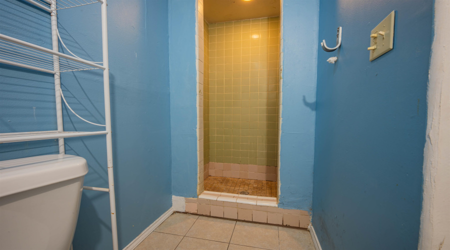 1010 San Pedro St, Laredo, Texas 78041, 4 Bedrooms Bedrooms, 6 Rooms Rooms,2 BathroomsBathrooms,Residential,For Sale,1010 San Pedro St,20264126