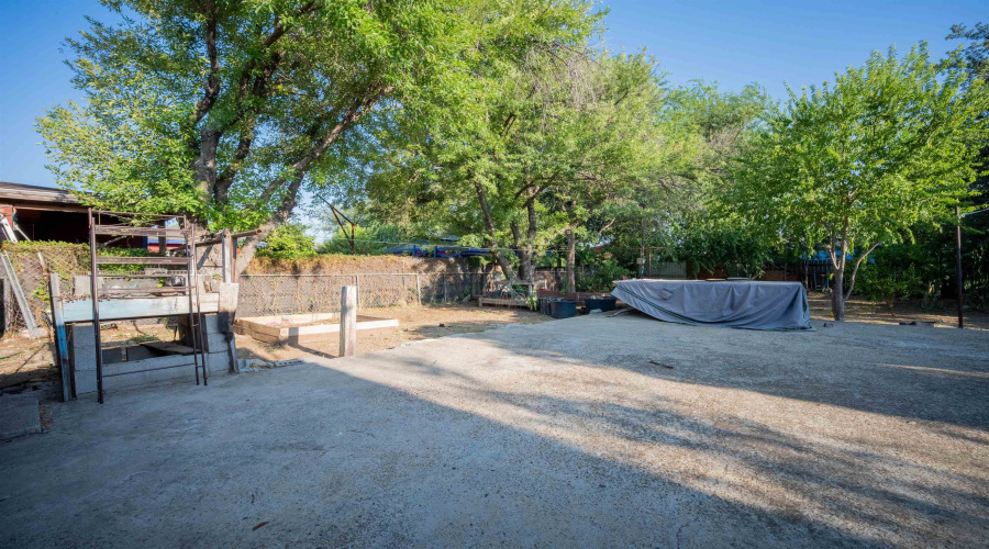 1010 San Pedro St, Laredo, Texas 78041, 4 Bedrooms Bedrooms, 6 Rooms Rooms,2 BathroomsBathrooms,Residential,For Sale,1010 San Pedro St,20264126