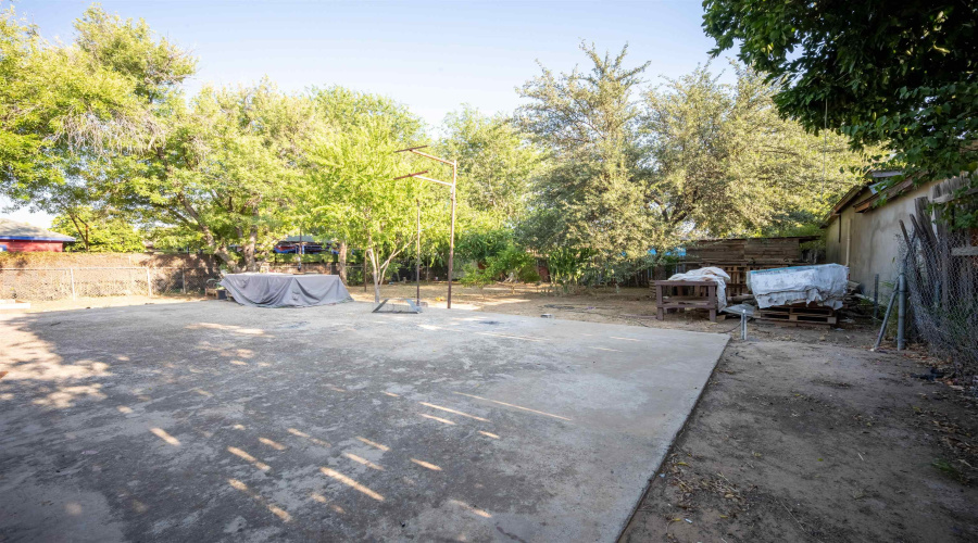 1010 San Pedro St, Laredo, Texas 78041, 4 Bedrooms Bedrooms, 6 Rooms Rooms,2 BathroomsBathrooms,Residential,For Sale,1010 San Pedro St,20264126