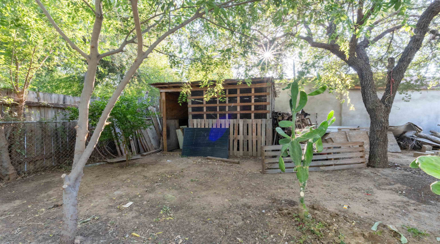 1010 San Pedro St, Laredo, Texas 78041, 4 Bedrooms Bedrooms, 6 Rooms Rooms,2 BathroomsBathrooms,Residential,For Sale,1010 San Pedro St,20264126