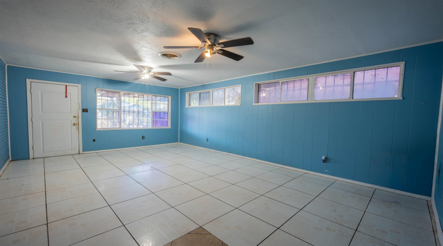 1010 San Pedro St, Laredo, Texas 78041, 4 Bedrooms Bedrooms, 6 Rooms Rooms,2 BathroomsBathrooms,Residential,For Sale,1010 San Pedro St,20264126