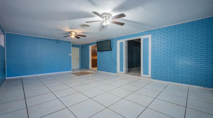 1010 San Pedro St, Laredo, Texas 78041, 4 Bedrooms Bedrooms, 6 Rooms Rooms,2 BathroomsBathrooms,Residential,For Sale,1010 San Pedro St,20264126