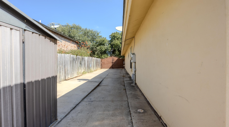 307 Hancock Ct, LAREDO, Texas 78046, 3 Bedrooms Bedrooms, 6 Rooms Rooms,2 BathroomsBathrooms,Residential,For Sale,307 Hancock Ct,20264128