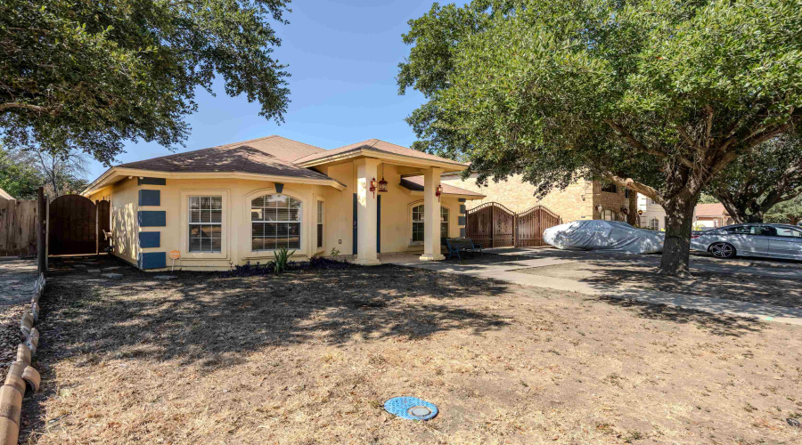 307 Hancock Ct, LAREDO, Texas 78046, 3 Bedrooms Bedrooms, 6 Rooms Rooms,2 BathroomsBathrooms,Residential,For Sale,307 Hancock Ct,20264128