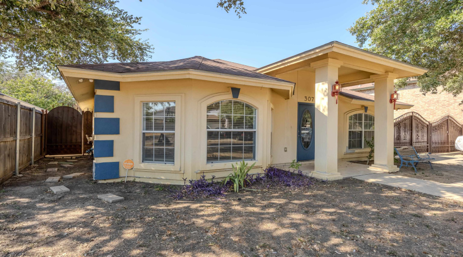 307 Hancock Ct, LAREDO, Texas 78046, 3 Bedrooms Bedrooms, 6 Rooms Rooms,2 BathroomsBathrooms,Residential,For Sale,307 Hancock Ct,20264128