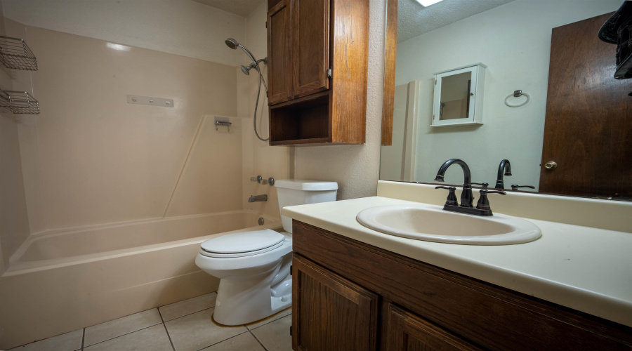 305 Albany Dr, Laredo, Texas 78045, 4 Bedrooms Bedrooms, 6 Rooms Rooms,2 BathroomsBathrooms,Residential,For Sale,305 Albany Dr,20264129