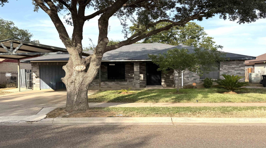 305 Albany Dr, Laredo, Texas 78045, 4 Bedrooms Bedrooms, 6 Rooms Rooms,2 BathroomsBathrooms,Residential,For Sale,305 Albany Dr,20264129