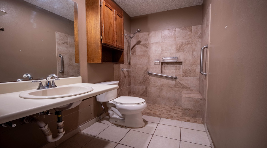 305 Albany Dr, Laredo, Texas 78045, 4 Bedrooms Bedrooms, 6 Rooms Rooms,2 BathroomsBathrooms,Residential,For Sale,305 Albany Dr,20264129