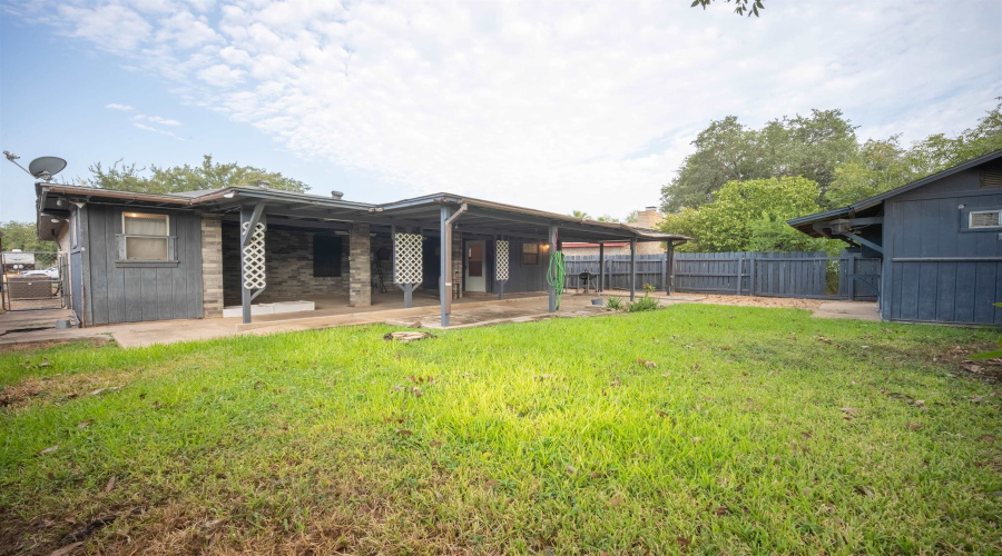305 Albany Dr, Laredo, Texas 78045, 4 Bedrooms Bedrooms, 6 Rooms Rooms,2 BathroomsBathrooms,Residential,For Sale,305 Albany Dr,20264129