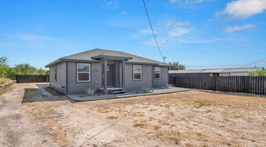 5406 Juan Lane, ZAPATA, Texas 78076, 3 Bedrooms Bedrooms, 4 Rooms Rooms,2 BathroomsBathrooms,Residential,For Sale,5406 Juan Lane,20264131