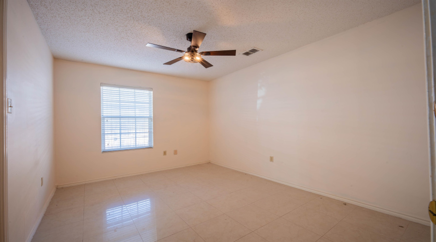 733 Snake Dr, Laredo, Texas 78045, 3 Bedrooms Bedrooms, 5 Rooms Rooms,2 BathroomsBathrooms,Residential,For Sale,733 Snake Dr,20264132