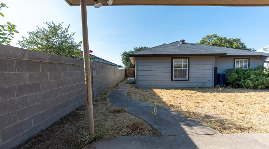 733 Snake Dr, Laredo, Texas 78045, 3 Bedrooms Bedrooms, 5 Rooms Rooms,2 BathroomsBathrooms,Residential,For Sale,733 Snake Dr,20264132