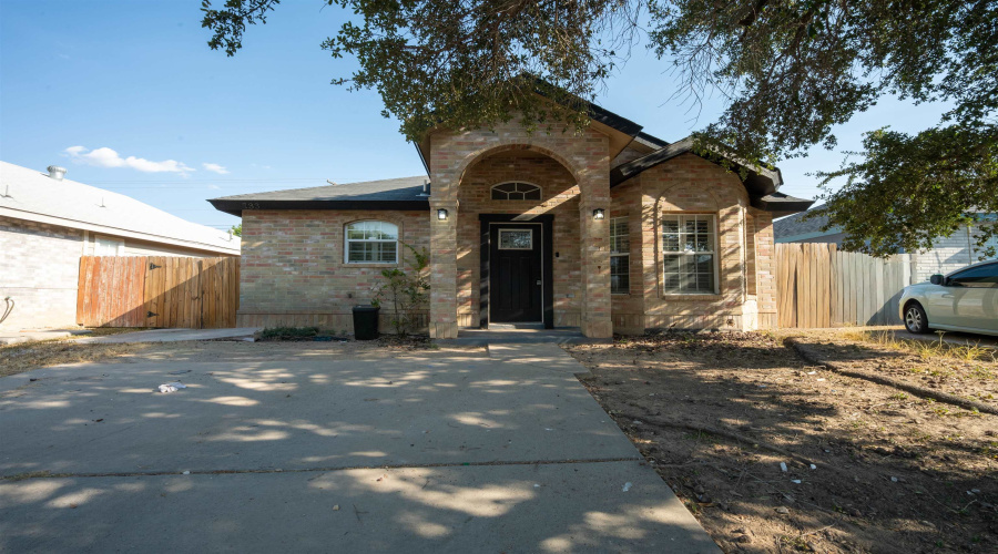 733 Snake Dr, Laredo, Texas 78045, 3 Bedrooms Bedrooms, 5 Rooms Rooms,2 BathroomsBathrooms,Residential,For Sale,733 Snake Dr,20264132