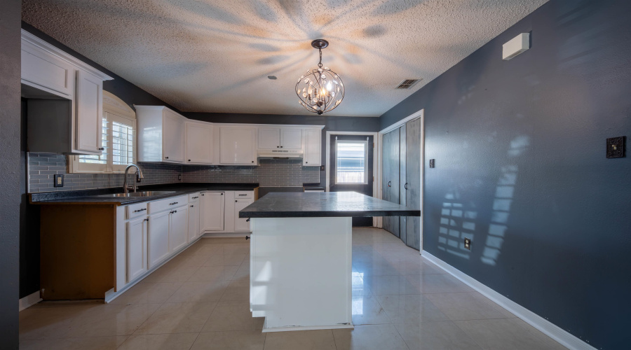 733 Snake Dr, Laredo, Texas 78045, 3 Bedrooms Bedrooms, 5 Rooms Rooms,2 BathroomsBathrooms,Residential,For Sale,733 Snake Dr,20264132