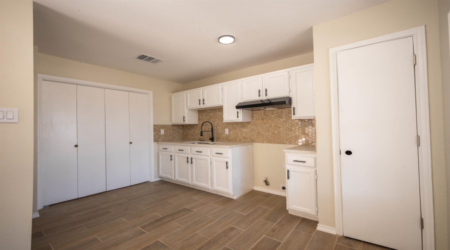 506 Zoque Dr, Laredo, Texas 78045, 2 Bedrooms Bedrooms, 4 Rooms Rooms,1 BathroomBathrooms,Residential,For Sale,506 Zoque Dr,20264133