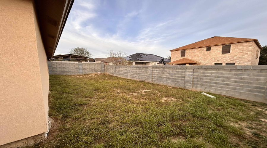 607 John Adams Rd, Laredo, Texas 78043, 4 Bedrooms Bedrooms, 6 Rooms Rooms,2 BathroomsBathrooms,Residential,For Sale,607 John Adams Rd,20264136