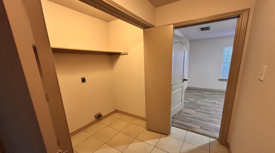 607 John Adams Rd, Laredo, Texas 78043, 4 Bedrooms Bedrooms, 6 Rooms Rooms,2 BathroomsBathrooms,Residential,For Sale,607 John Adams Rd,20264136