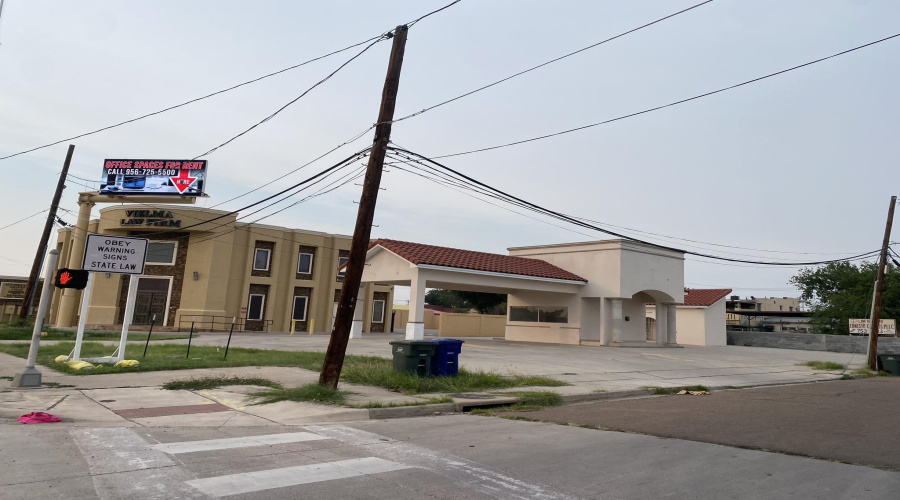 620 Victoria St, LAREDO, Texas 78045, ,2 BathroomsBathrooms,Commercial retail/office,For Rent,620 Victoria St,20264145