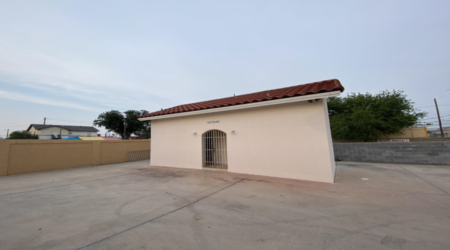 620 Victoria St, LAREDO, Texas 78045, ,2 BathroomsBathrooms,Commercial retail/office,For Rent,620 Victoria St,20264145