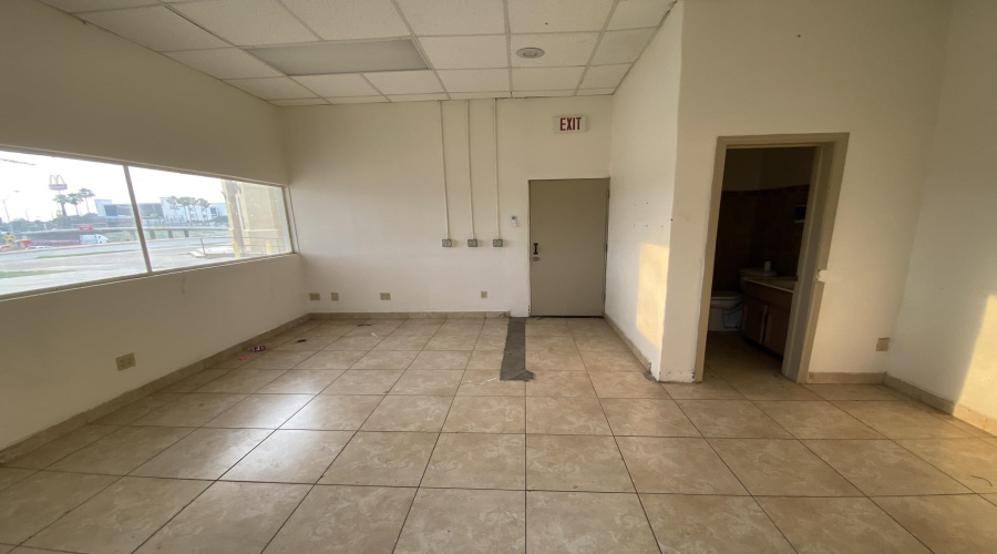 620 Victoria St, LAREDO, Texas 78045, ,2 BathroomsBathrooms,Commercial retail/office,For Rent,620 Victoria St,20264145