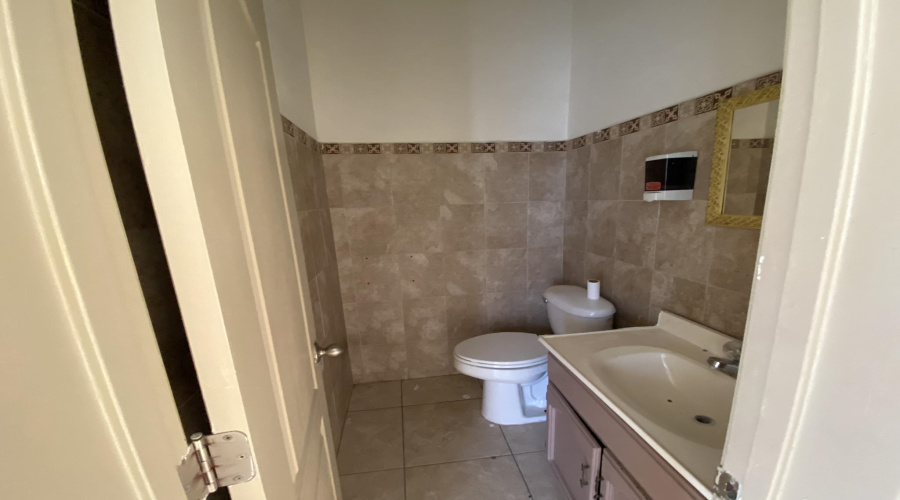 620 Victoria St, LAREDO, Texas 78045, ,2 BathroomsBathrooms,Commercial retail/office,For Rent,620 Victoria St,20264145