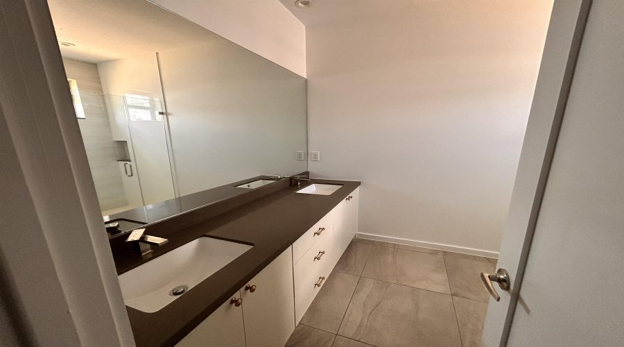 401 Graneros Ave., Laredo, Texas 78043, 3 Bedrooms Bedrooms, 5 Rooms Rooms,2 BathroomsBathrooms,Residential,For Rent,401 Graneros Ave.,20264137