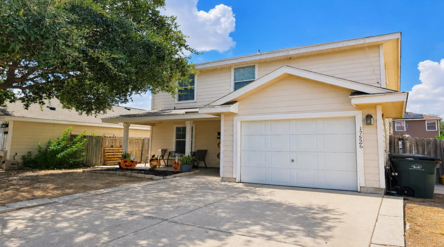 17526 College Port Dr, LAREDO, Texas 78045, 3 Bedrooms Bedrooms, 8 Rooms Rooms,2 BathroomsBathrooms,Residential,For Sale,17526 College Port Dr,20264146