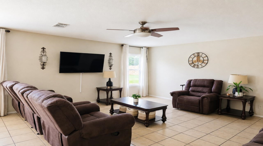17526 College Port Dr, LAREDO, Texas 78045, 3 Bedrooms Bedrooms, 8 Rooms Rooms,2 BathroomsBathrooms,Residential,For Sale,17526 College Port Dr,20264146