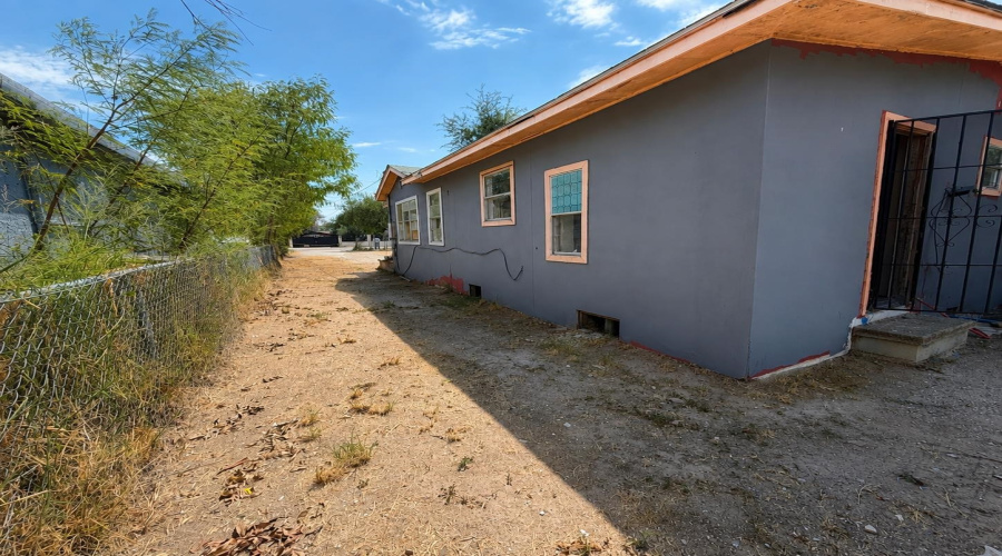 1516 Lafayette St, Laredo, Texas 78041, 2 Bedrooms Bedrooms, 4 Rooms Rooms,1 BathroomBathrooms,Residential,For Sale,1516 Lafayette St,20264148