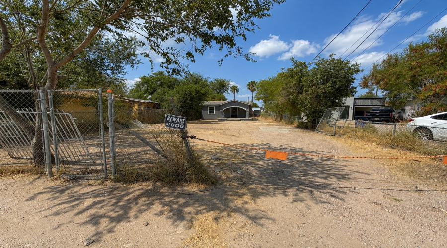 1516 Lafayette St, Laredo, Texas 78041, 2 Bedrooms Bedrooms, 4 Rooms Rooms,1 BathroomBathrooms,Residential,For Sale,1516 Lafayette St,20264148