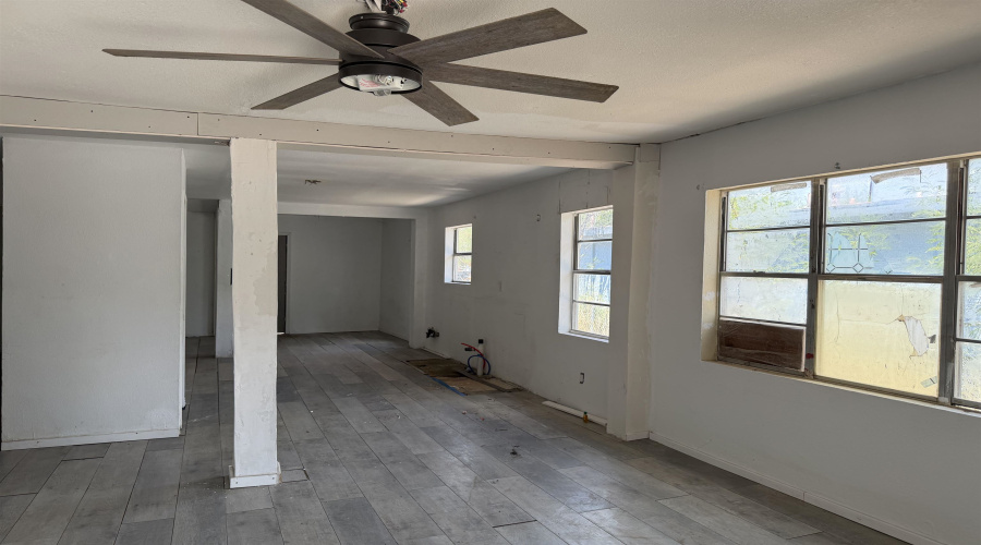 1516 Lafayette St, Laredo, Texas 78041, 2 Bedrooms Bedrooms, 4 Rooms Rooms,1 BathroomBathrooms,Residential,For Sale,1516 Lafayette St,20264148