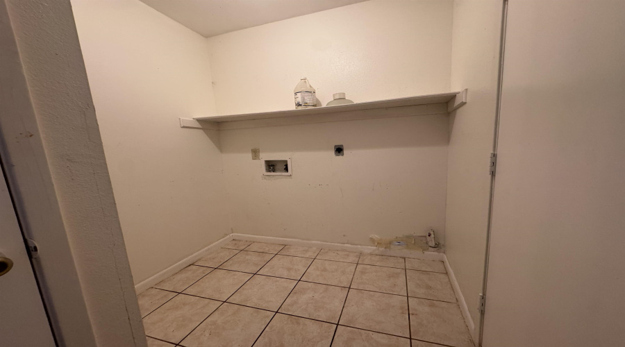 313 Malaga Dr, Laredo, Texas 78046, 3 Bedrooms Bedrooms, 5 Rooms Rooms,2 BathroomsBathrooms,Residential,For Sale,313 Malaga Dr,20264150
