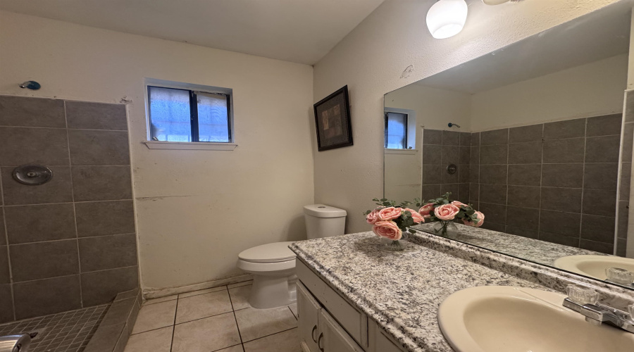 313 Malaga Dr, Laredo, Texas 78046, 3 Bedrooms Bedrooms, 5 Rooms Rooms,2 BathroomsBathrooms,Residential,For Sale,313 Malaga Dr,20264150
