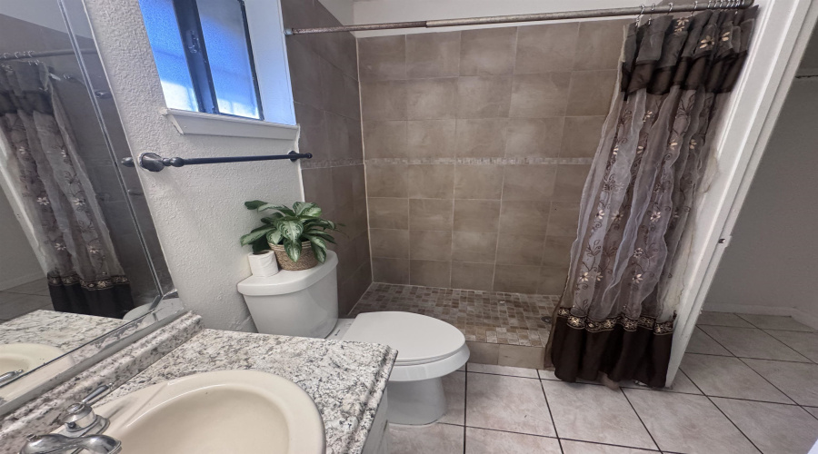 313 Malaga Dr, Laredo, Texas 78046, 3 Bedrooms Bedrooms, 5 Rooms Rooms,2 BathroomsBathrooms,Residential,For Sale,313 Malaga Dr,20264150