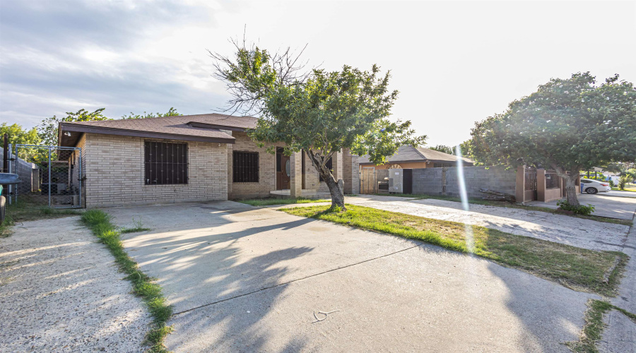 313 Malaga Dr, Laredo, Texas 78046, 3 Bedrooms Bedrooms, 5 Rooms Rooms,2 BathroomsBathrooms,Residential,For Sale,313 Malaga Dr,20264150
