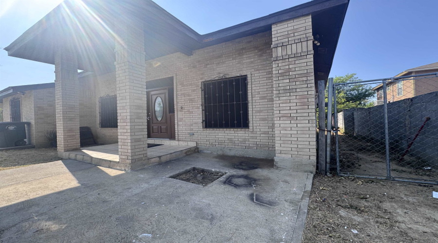 313 Malaga Dr, Laredo, Texas 78046, 3 Bedrooms Bedrooms, 5 Rooms Rooms,2 BathroomsBathrooms,Residential,For Sale,313 Malaga Dr,20264150