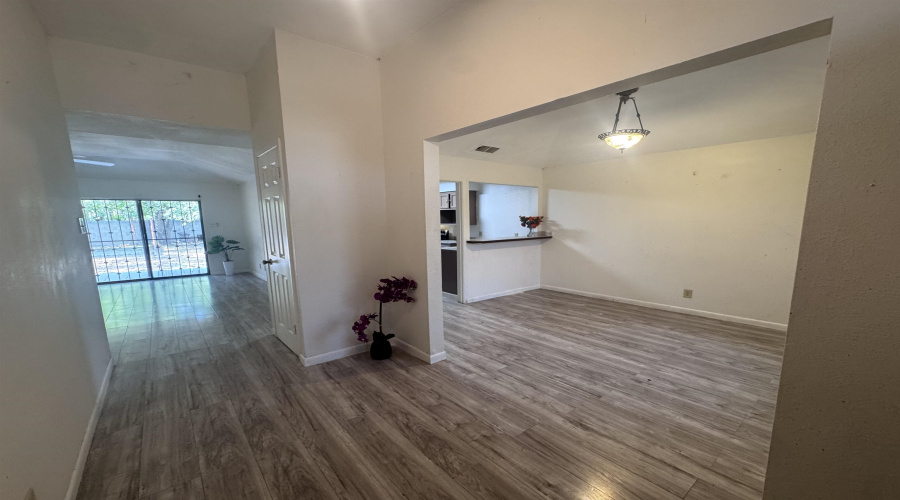 313 Malaga Dr, Laredo, Texas 78046, 3 Bedrooms Bedrooms, 5 Rooms Rooms,2 BathroomsBathrooms,Residential,For Sale,313 Malaga Dr,20264150