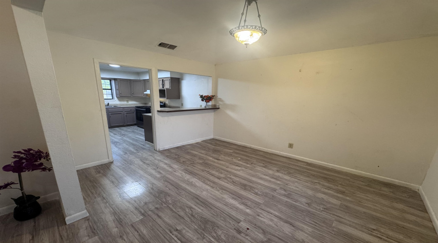 313 Malaga Dr, Laredo, Texas 78046, 3 Bedrooms Bedrooms, 5 Rooms Rooms,2 BathroomsBathrooms,Residential,For Sale,313 Malaga Dr,20264150