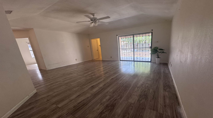 313 Malaga Dr, Laredo, Texas 78046, 3 Bedrooms Bedrooms, 5 Rooms Rooms,2 BathroomsBathrooms,Residential,For Sale,313 Malaga Dr,20264150