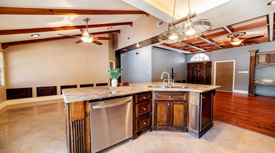 9666 White Wing Lp, Laredo, Texas 78045, 3 Bedrooms Bedrooms, 5 Rooms Rooms,3 BathroomsBathrooms,Residential,For Sale,9666 White Wing Lp,20264151