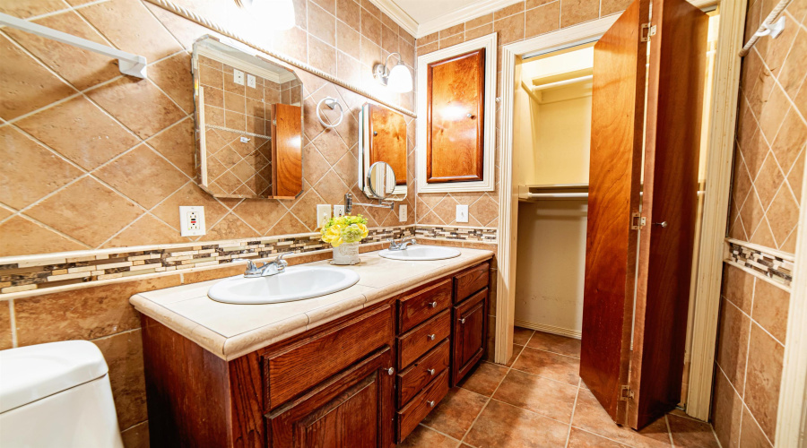 9666 White Wing Lp, Laredo, Texas 78045, 3 Bedrooms Bedrooms, 5 Rooms Rooms,3 BathroomsBathrooms,Residential,For Sale,9666 White Wing Lp,20264151