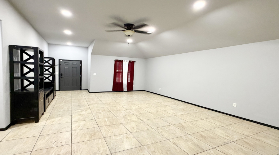 5537 Lagos Del Valle Dr, Laredo, Texas 78046, 3 Bedrooms Bedrooms, 6 Rooms Rooms,2 BathroomsBathrooms,Residential,For Rent,5537 Lagos Del Valle Dr,20264152