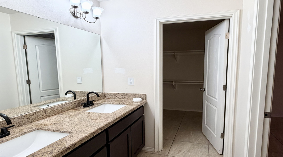 5537 Lagos Del Valle Dr, Laredo, Texas 78046, 3 Bedrooms Bedrooms, 6 Rooms Rooms,2 BathroomsBathrooms,Residential,For Rent,5537 Lagos Del Valle Dr,20264152