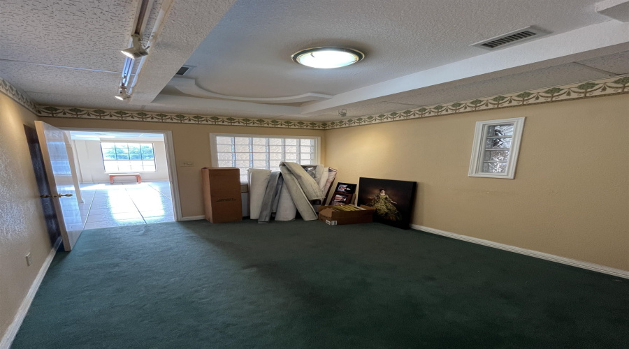 102 W Calton Rd, Laredo, Texas 78041, ,2 BathroomsBathrooms,Commercial retail/office,For Sale,102 W Calton Rd,20253993