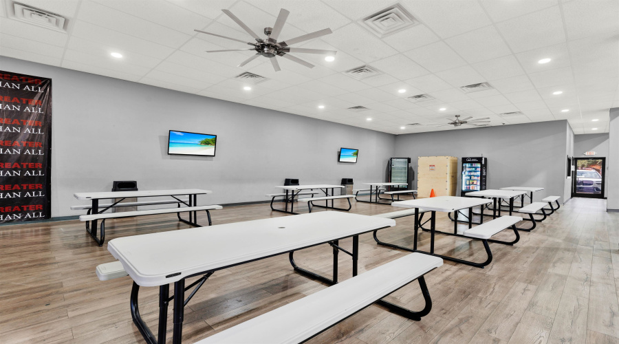317 E Eistetter St, Laredo, Texas 78041, 1 Room Rooms,3 BathroomsBathrooms,Commercial retail/office,For Sale,317 E Eistetter St,20264168