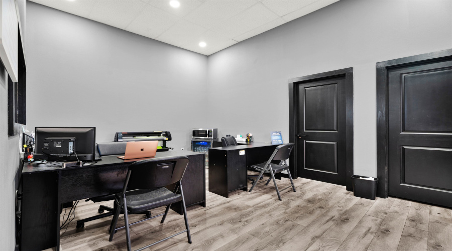 317 E Eistetter St, Laredo, Texas 78041, 1 Room Rooms,3 BathroomsBathrooms,Commercial retail/office,For Sale,317 E Eistetter St,20264168