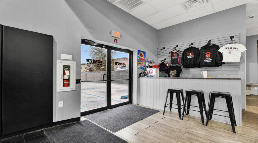 317 E Eistetter St, Laredo, Texas 78041, 1 Room Rooms,3 BathroomsBathrooms,Commercial retail/office,For Sale,317 E Eistetter St,20264168